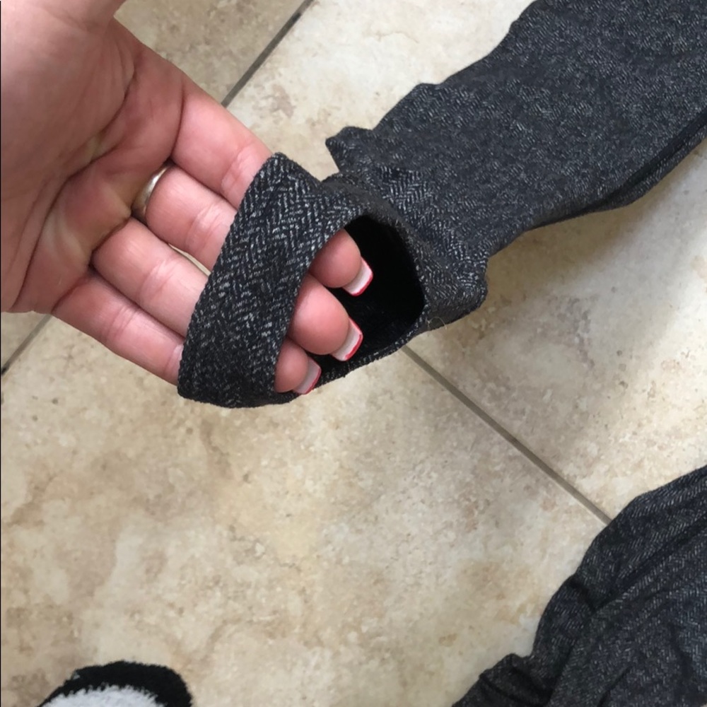 Lululemon ballerina style pant, size 6 - Picture 4 of 5